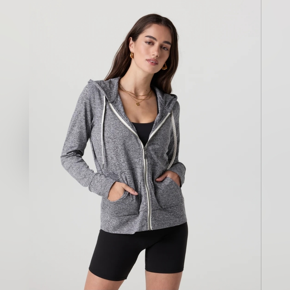 Vuori Women's Halo Performance Hoodie - Heather Gray